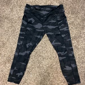 Athleta Camo Contender 7/8 Tight